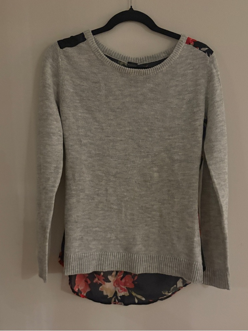 Women's Light Gray Pullover Sweater